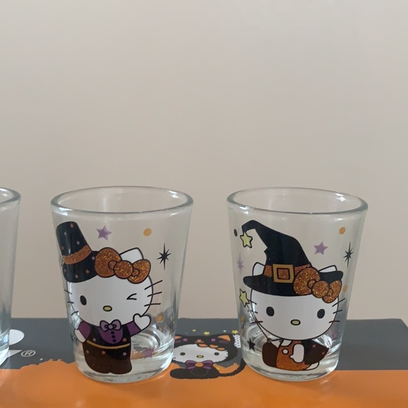 Hello Kitty Halloween Set of Glassware Sets. - Picture 5 of 7